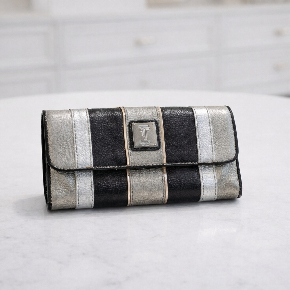 TIGNANELLO Leather Black and Silver Wallet.